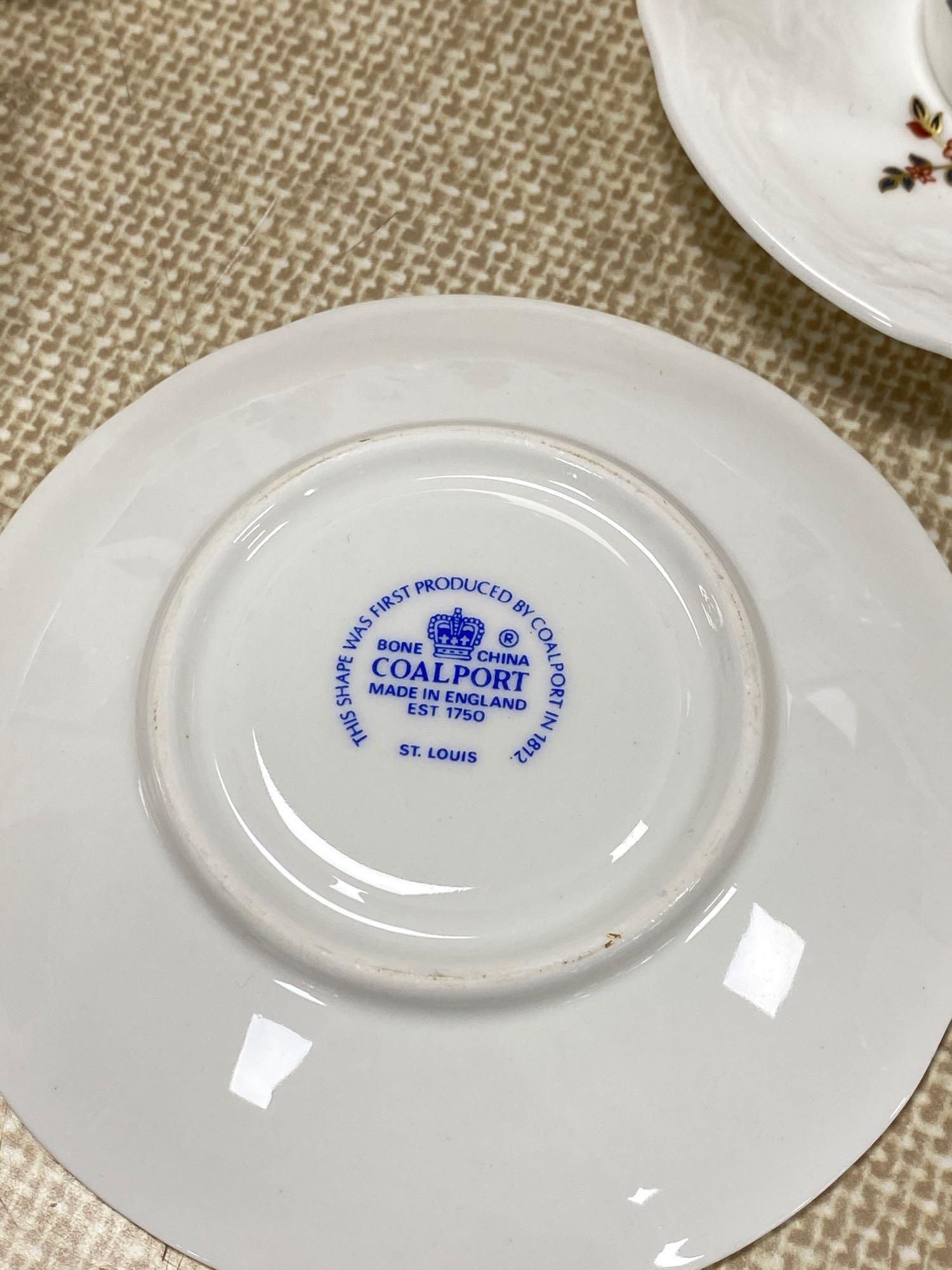 A Coalport St Louis pattern dinner service (8)